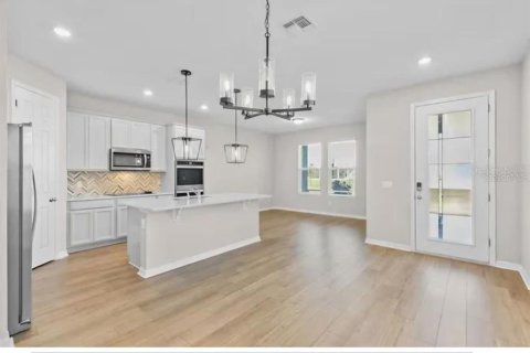 Villa ou maison à louer à Winter Garden, Floride: 4 chambres, 185.43 m2 № 2108015 - photo 2