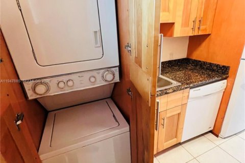 Снять в аренду квартиру в Майами-Бич, Флорида 1 спальня, 65.03м2, № 2003969 - фото 16