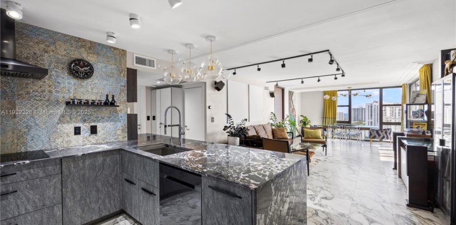 Condo à Aventura, Floride, 2 chambres  № 1976275