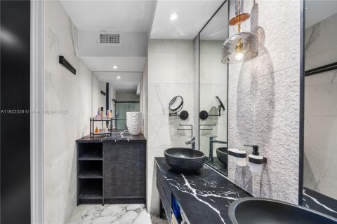 Copropriété à vendre à Aventura, Floride: 2 chambres, 121.98 m2 № 1976275 - photo 14