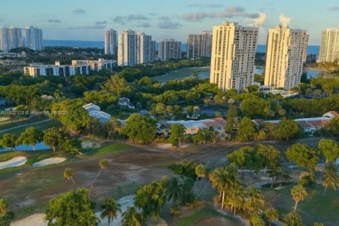 Copropriété à vendre à Aventura, Floride: 2 chambres, 121.98 m2 № 1976275 - photo 2
