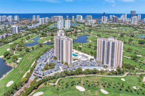 Condo in Aventura, Florida, 2 bedrooms  № 1896655 - photo 2