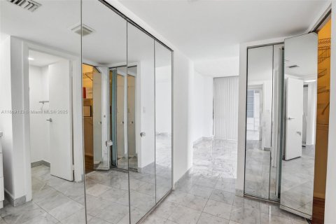 Condo in Aventura, Florida, 2 bedrooms  № 1896655 - photo 22