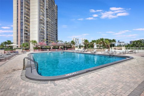 Condo in Aventura, Florida, 2 bedrooms  № 1896655 - photo 4