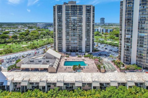 Condo in Aventura, Florida, 2 bedrooms  № 1896655 - photo 1