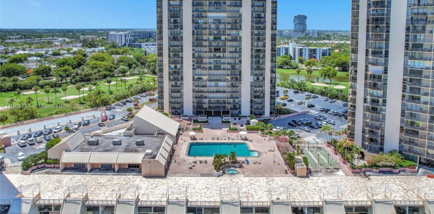 Condo in Aventura, Florida, 2 bedrooms № 1896655
