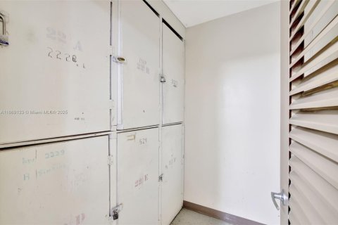 Condo in Aventura, Florida, 2 bedrooms  № 1896655 - photo 11