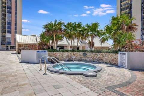 Condo in Aventura, Florida, 2 bedrooms  № 1896655 - photo 5