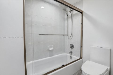 Condo in Aventura, Florida, 2 bedrooms  № 1896655 - photo 26