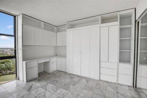 Condo in Aventura, Florida, 2 bedrooms  № 1896655 - photo 29