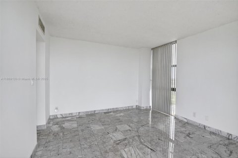 Condo in Aventura, Florida, 2 bedrooms  № 1896655 - photo 21