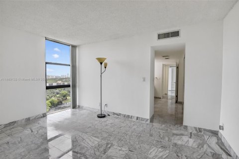 Condo in Aventura, Florida, 2 bedrooms  № 1896655 - photo 18