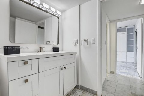 Condo in Aventura, Florida, 2 bedrooms  № 1896655 - photo 25