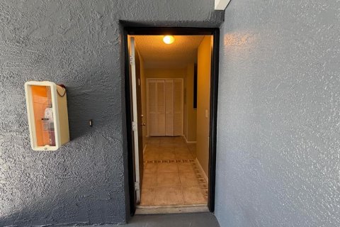 Copropriété à louer à Orlando, Floride: 2 chambres, 93.46 m2 № 2117457 - photo 2