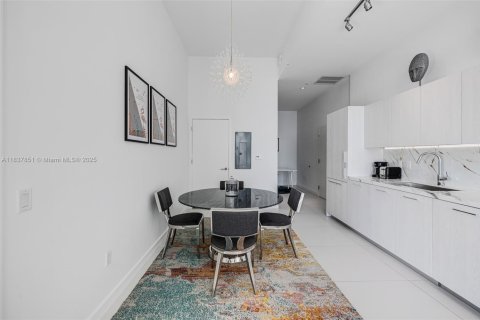 Condo in Miami, Florida, 1 bedroom  № 1823572 - photo 22
