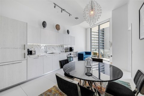 Condo in Miami, Florida, 1 bedroom  № 1823572 - photo 1