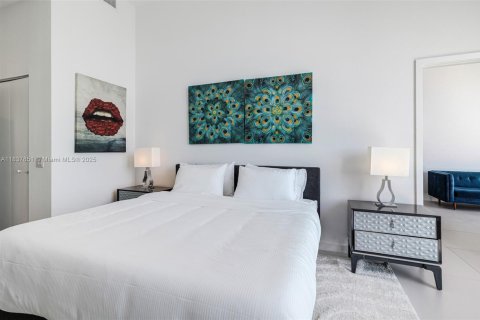 Condo in Miami, Florida, 1 bedroom  № 1823572 - photo 14