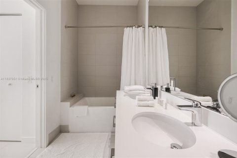 Condo in Miami, Florida, 1 bedroom  № 1823572 - photo 20
