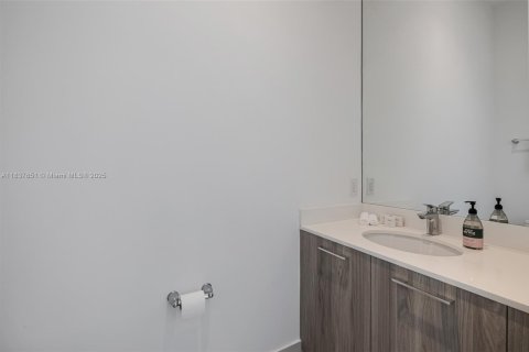 Condo in Miami, Florida, 1 bedroom  № 1823572 - photo 28