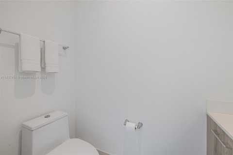 Condo in Miami, Florida, 1 bedroom  № 1823572 - photo 29