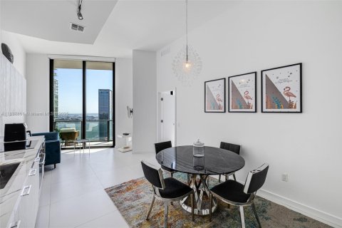 Condo in Miami, Florida, 1 bedroom  № 1823572 - photo 3