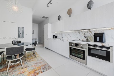Condo in Miami, Florida, 1 bedroom  № 1823572 - photo 2