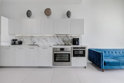 Condo in Miami, Florida, 1 bedroom  № 1823572 - photo 7