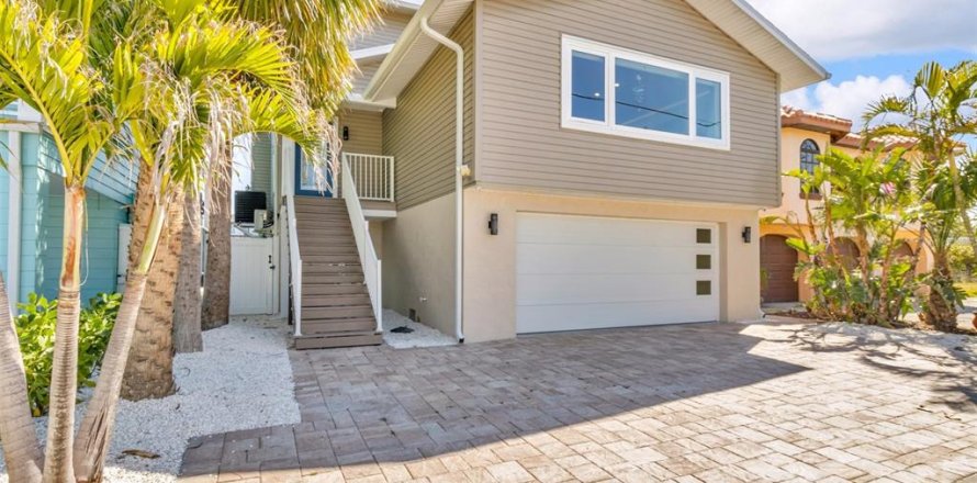 Casa en Treasure Island, Florida 3 dormitorios, 217.39 m2 № 1614995