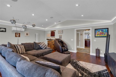 House in Treasure Island, Florida 3 bedrooms, 217.39 sq.m. № 1614995 - photo 10