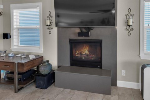 House in Treasure Island, Florida 3 bedrooms, 217.39 sq.m. № 1614995 - photo 16