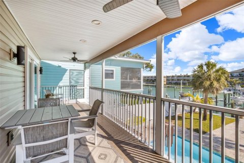 House in Treasure Island, Florida 3 bedrooms, 217.39 sq.m. № 1614995 - photo 30