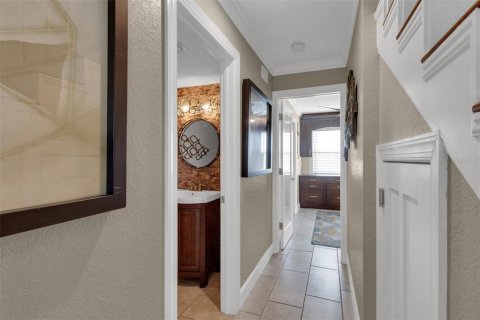 House in Treasure Island, Florida 3 bedrooms, 217.39 sq.m. № 1614995 - photo 27