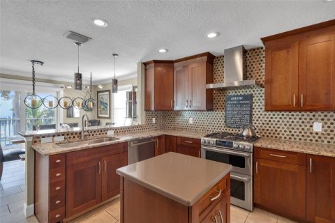 House in Treasure Island, Florida 3 bedrooms, 217.39 sq.m. № 1614995 - photo 21