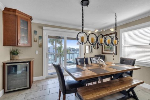 House in Treasure Island, Florida 3 bedrooms, 217.39 sq.m. № 1614995 - photo 19