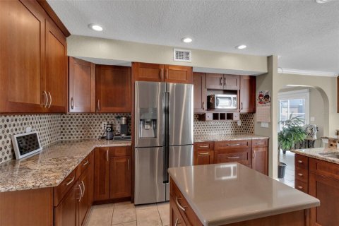 House in Treasure Island, Florida 3 bedrooms, 217.39 sq.m. № 1614995 - photo 23