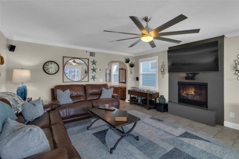 House in Treasure Island, Florida 3 bedrooms, 217.39 sq.m. № 1614995 - photo 13