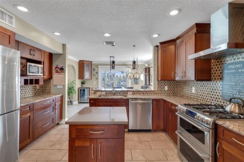 House in Treasure Island, Florida 3 bedrooms, 217.39 sq.m. № 1614995 - photo 22