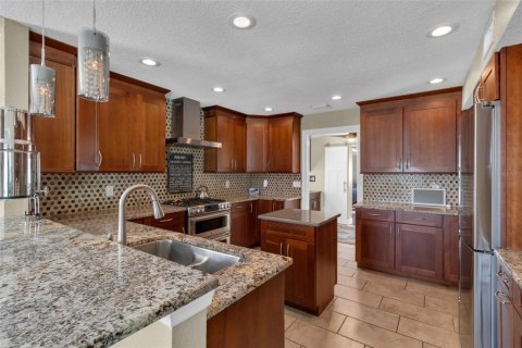 House in Treasure Island, Florida 3 bedrooms, 217.39 sq.m. № 1614995 - photo 20