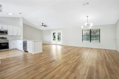 House in Deltona, Florida 3 bedrooms, 144.93 sq.m. № 1546149 - photo 7