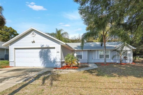 House in Deltona, Florida 3 bedrooms, 144.93 sq.m. № 1546149 - photo 1