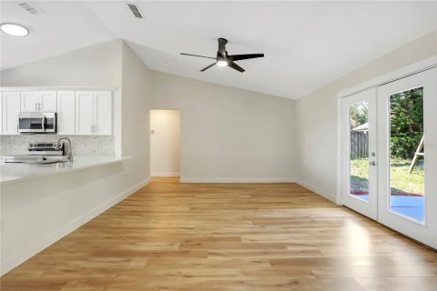House in Deltona, Florida 3 bedrooms, 144.93 sq.m. № 1546149 - photo 13