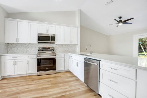 House in Deltona, Florida 3 bedrooms, 144.93 sq.m. № 1546149 - photo 9