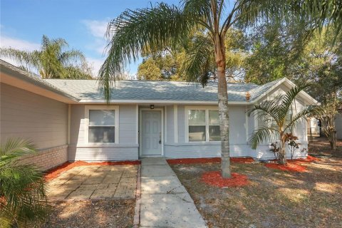 House in Deltona, Florida 3 bedrooms, 144.93 sq.m. № 1546149 - photo 2