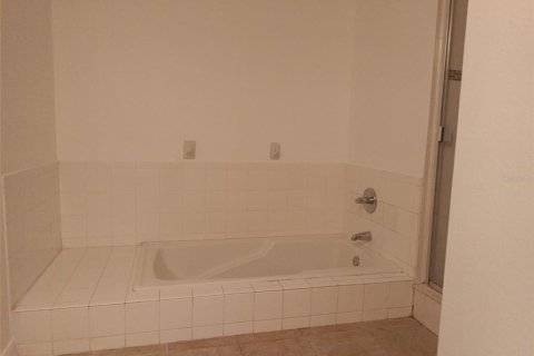 Townhouse in Davenport, Florida 4 bedrooms, 168.25 sq.m. № 1837441 - photo 13