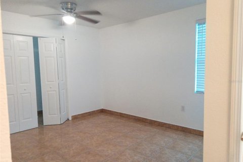 Townhouse in Davenport, Florida 4 bedrooms, 168.25 sq.m. № 1837441 - photo 10
