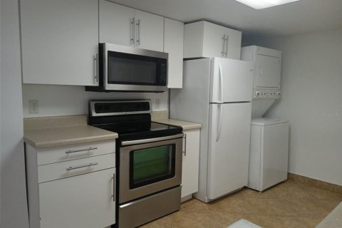 Townhouse in Davenport, Florida 4 bedrooms, 168.25 sq.m. № 1837441 - photo 2