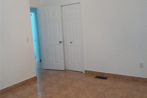 Townhouse in Davenport, Florida 4 bedrooms, 168.25 sq.m. № 1837441 - photo 15