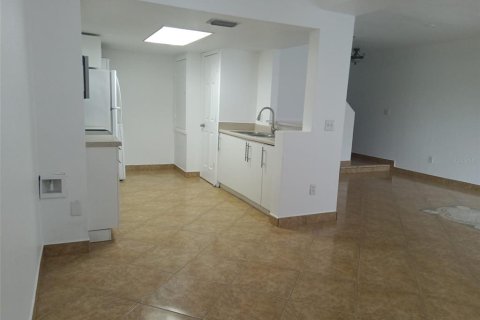 Townhouse in Davenport, Florida 4 bedrooms, 168.25 sq.m. № 1837441 - photo 3