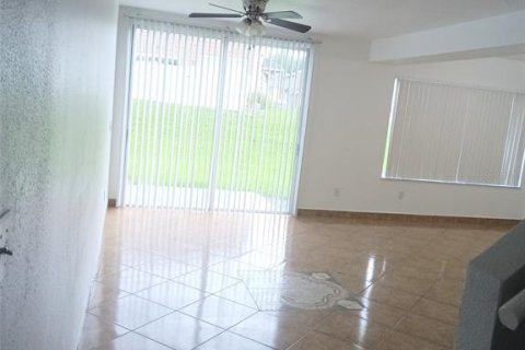 Townhouse in Davenport, Florida 4 bedrooms, 168.25 sq.m. № 1837441 - photo 18