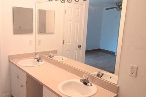 Townhouse in Davenport, Florida 4 bedrooms, 168.25 sq.m. № 1837441 - photo 11